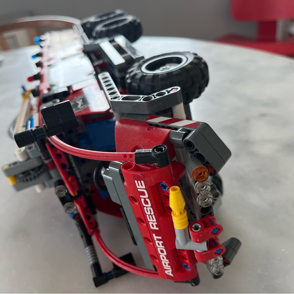 LEGO Technic Airport Rescue Vehicle 42068 Building Kit. RETIRED. - Picture 6 of 6